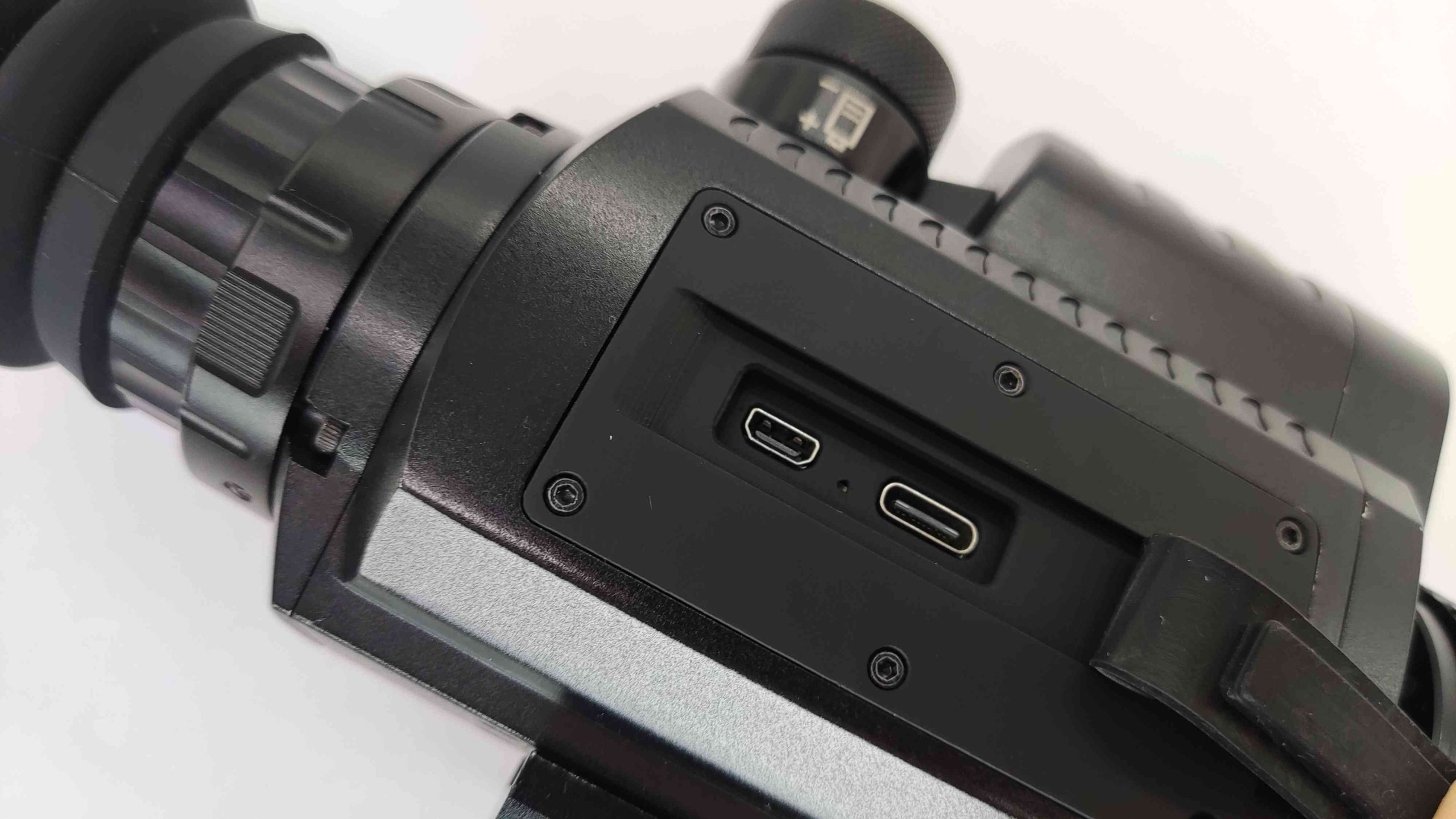 Versatile and high-resolution Thermal Imaging Monocular HDN325 2