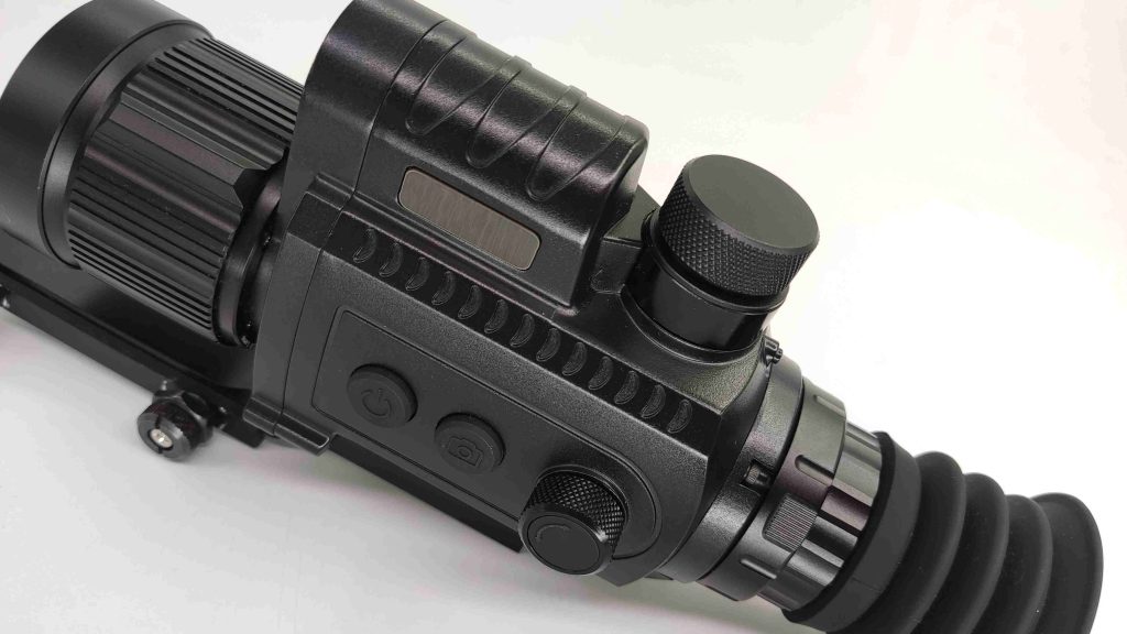 Versatile and high-resolution Thermal Imaging Monocular HDN325 3