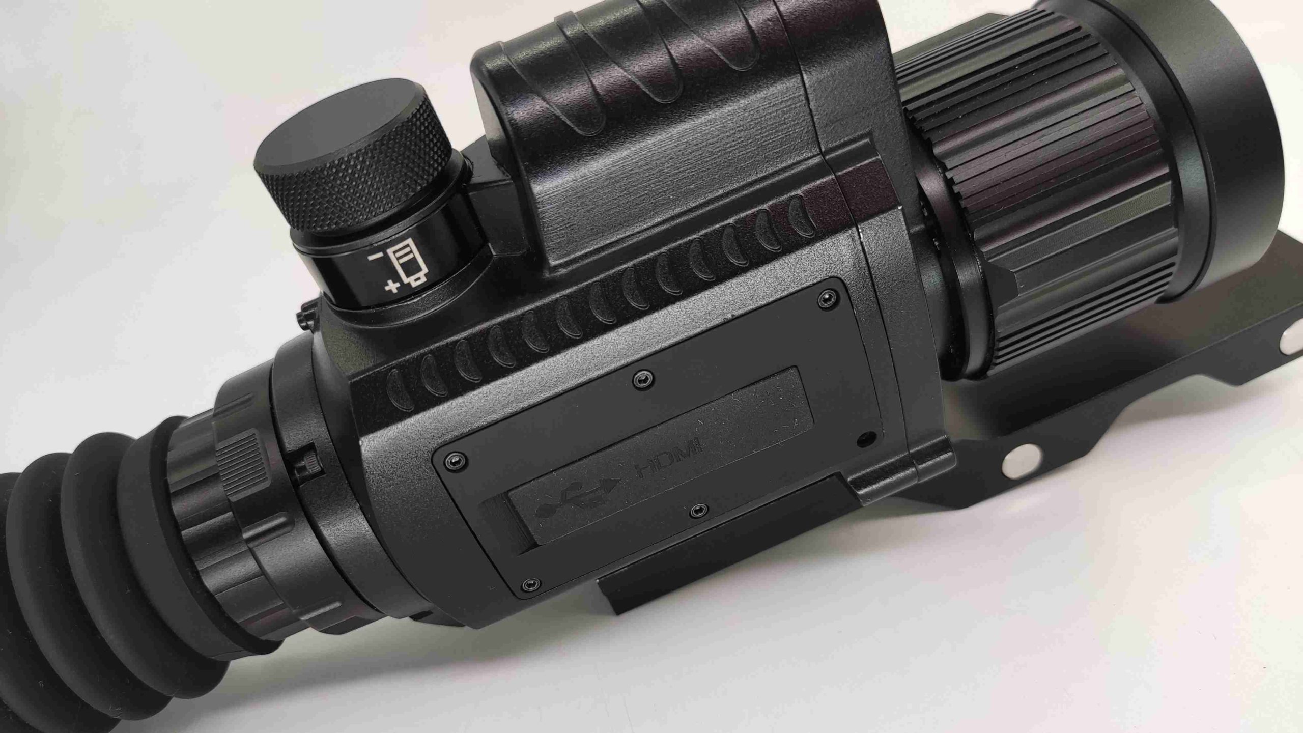 Versatile and high-resolution Thermal Imaging Monocular HDN325 4