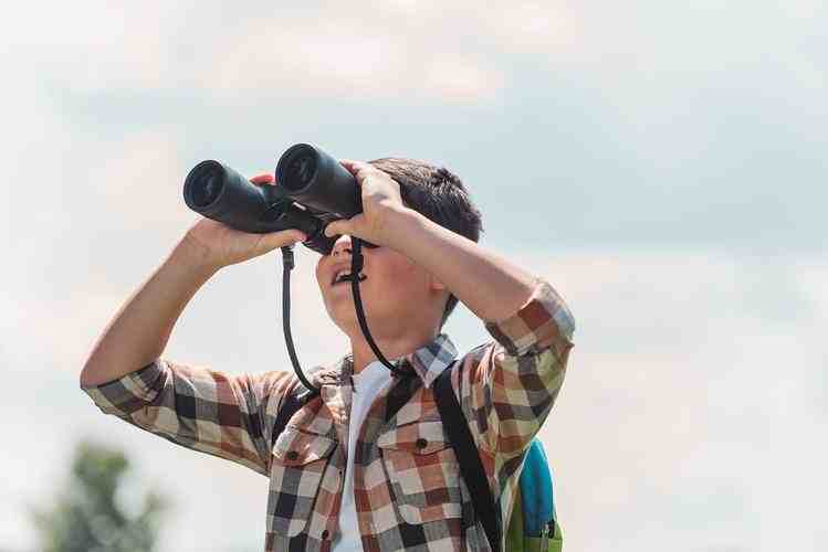Outdoor binoculars usage scenarios