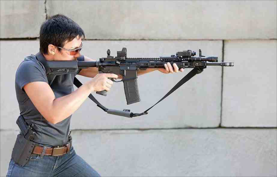 The red dot sight is installed on the rifle