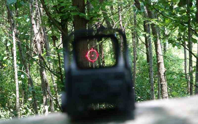 Outdoor use of holographic sight