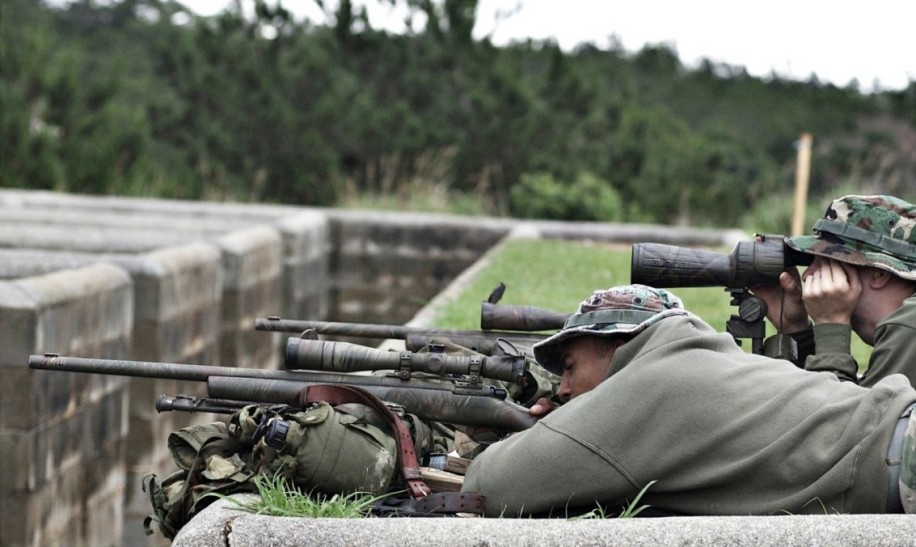 Using a spotting scope in conjunction with a sniper rifle