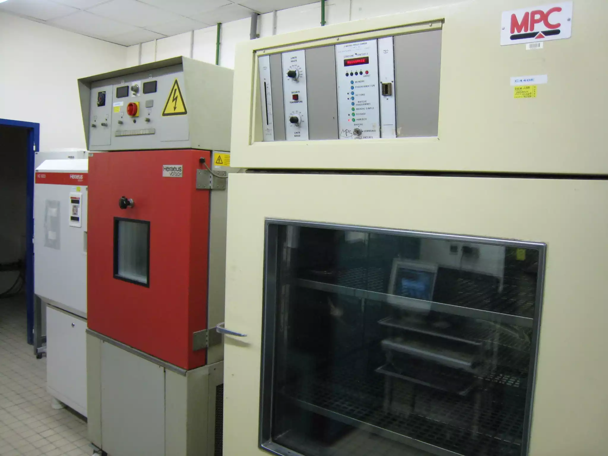 Programmable climatic chambers expose complete systems