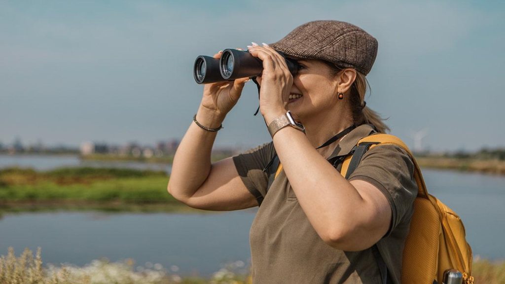 Birdwatchers rely on steady handheld viewing
