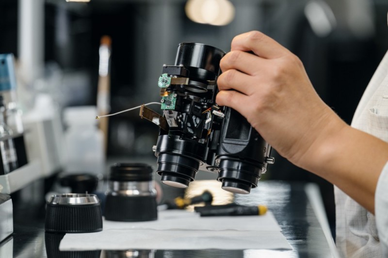Optical and mechanical assembly issues should be validated during sampling