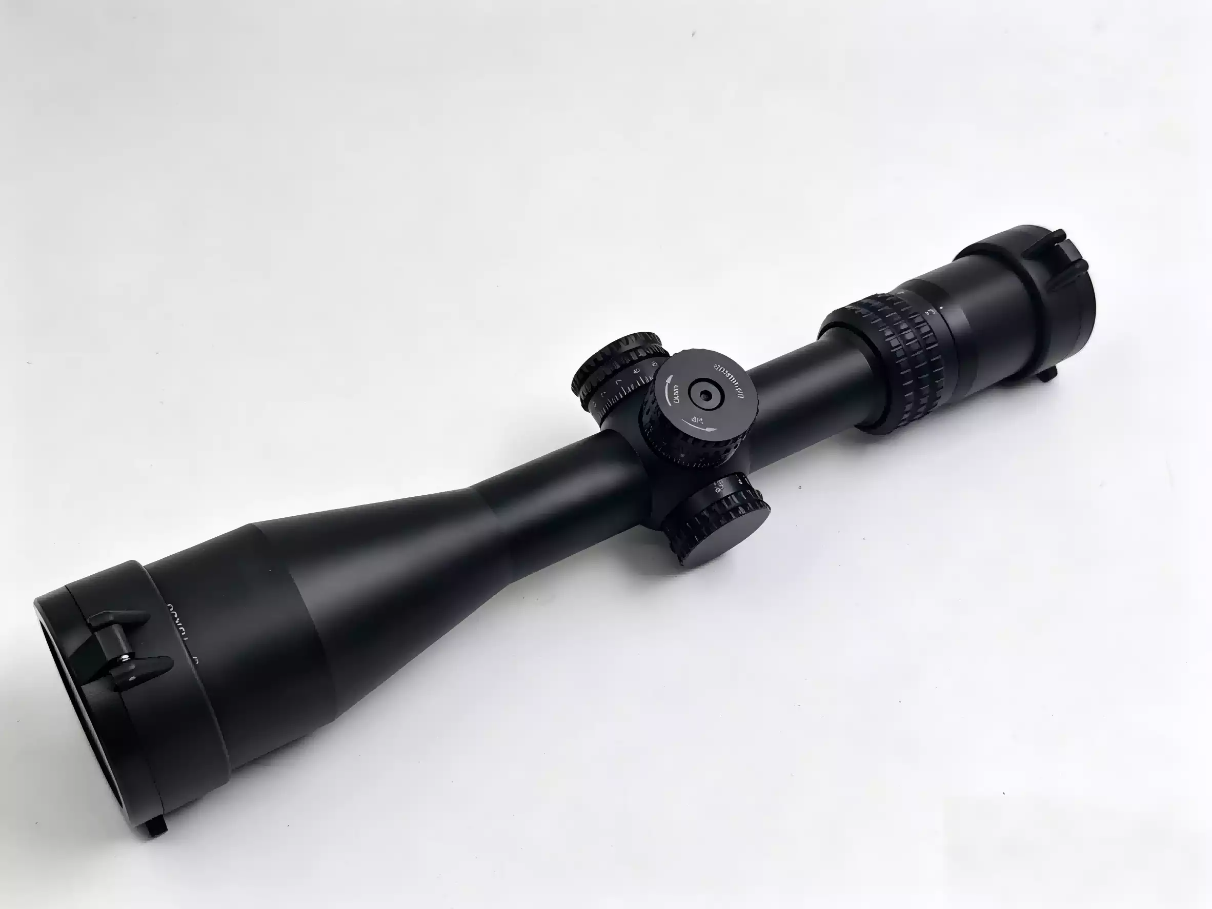 High-Zoom Large-Objective Rifle Scopes XIY3-18X50